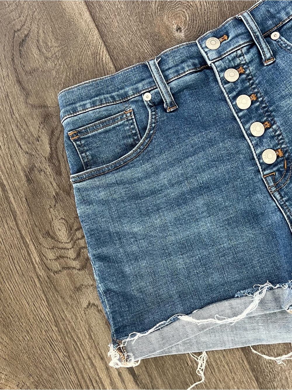 MADEWELL High Rise Denim Jean Shorts in Derby Wash Button-Front Edition Size 28 - Picture 6 of 11